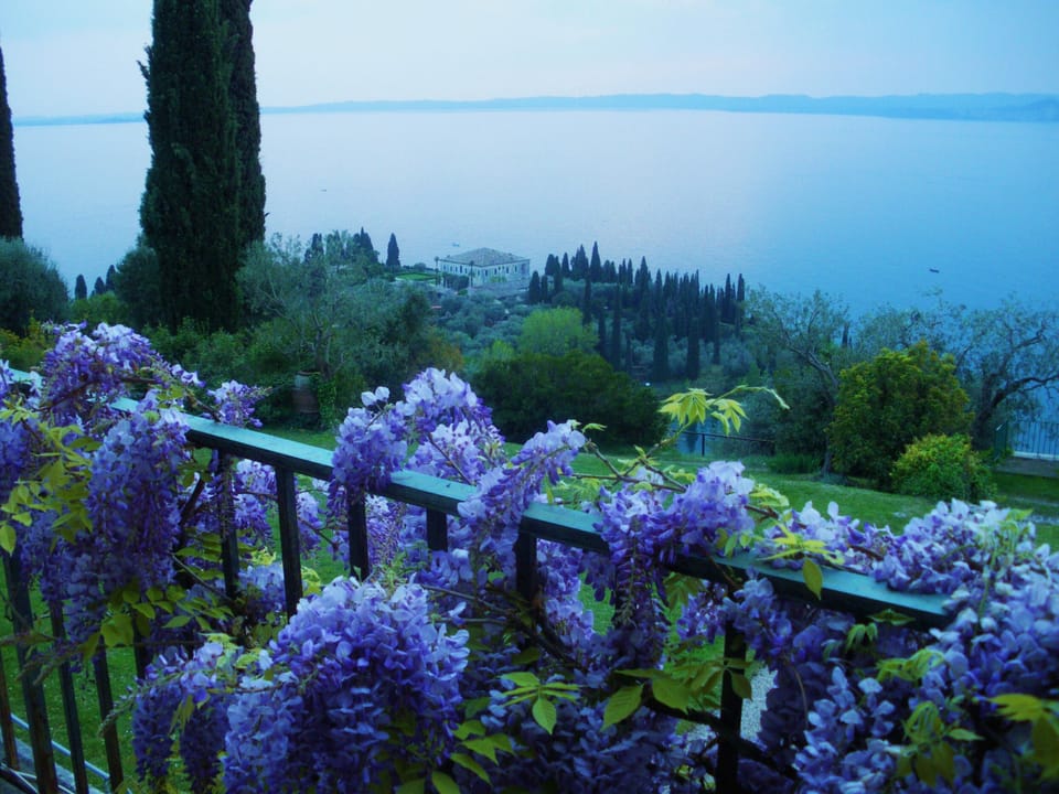 Balcony with award winning 360° views on Lake Garda