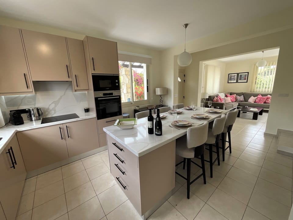 New for 2026 fully fitted kitchen and island for open plan living