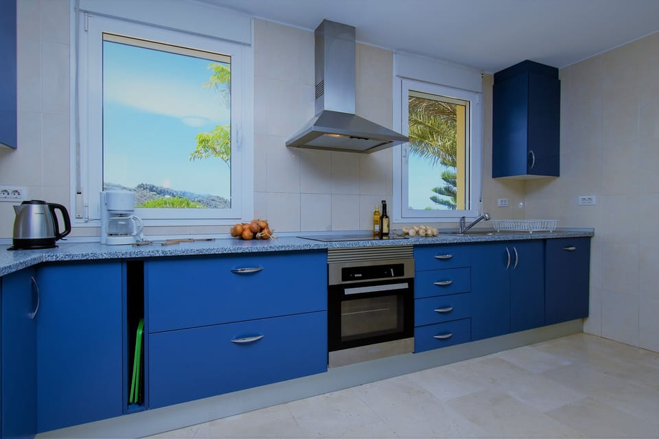 Kitchen & Breakfast Room