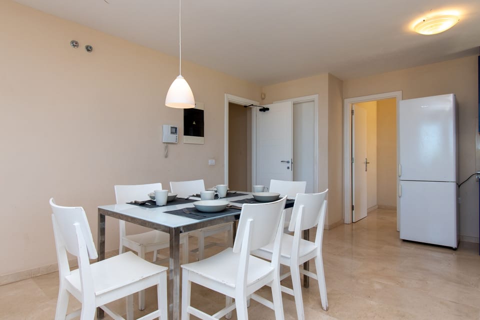 Kitchen & Breakfast Room