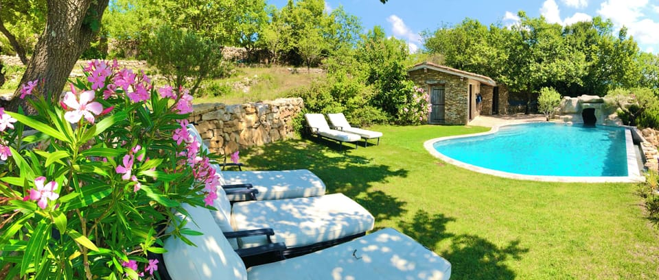 Pool with infinity edge