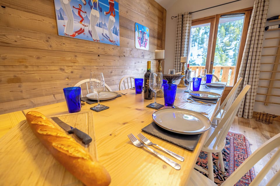 Dining room seats 10
