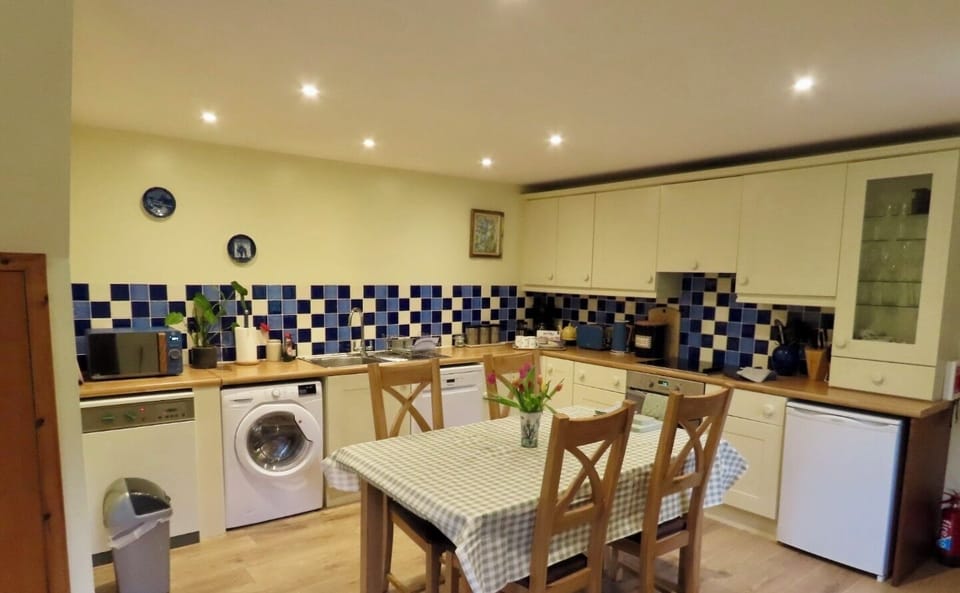 Kitchen/Dining Area