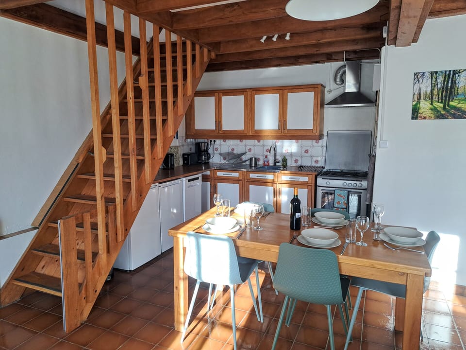 Gite 2 open plan kitchen, dining area.