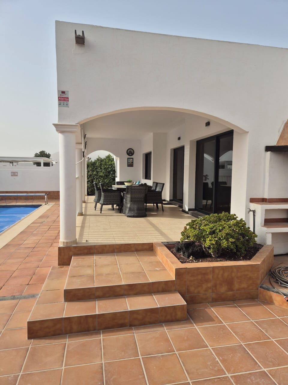 covered terrace 