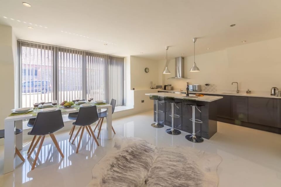 Ground floor: Open plan kitchen and dining area