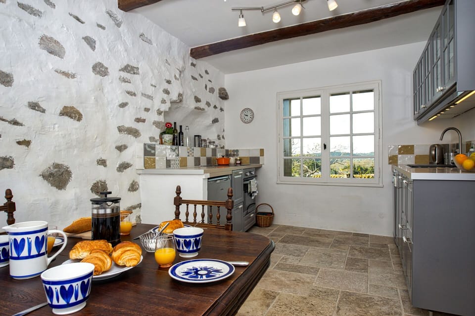 sunny kitchen
