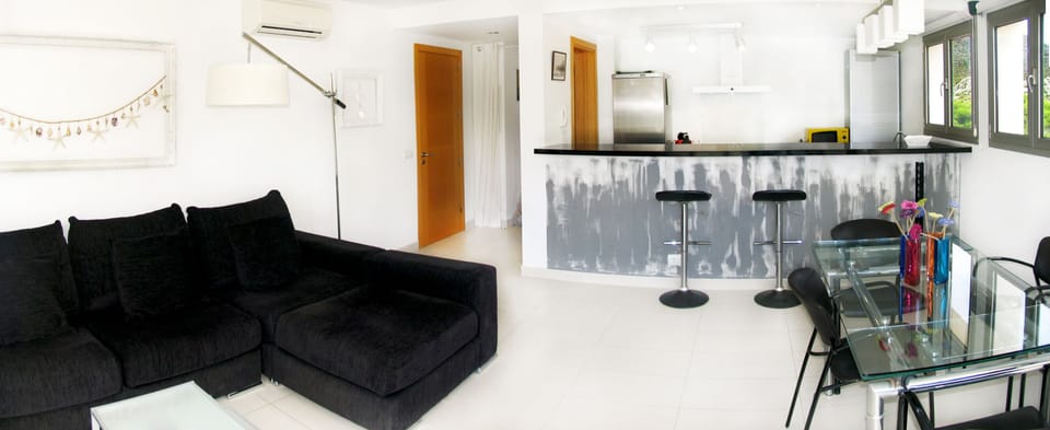 Living room with a perfect open kitchen