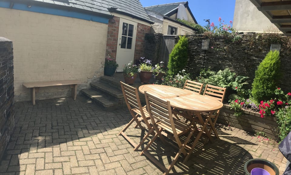 Garden with BBQ and steps down to Victoria Quay
