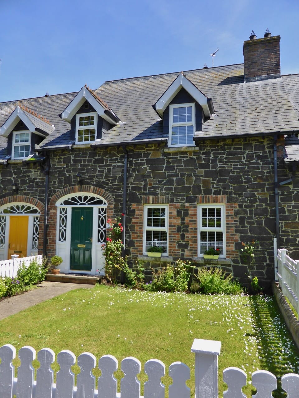 Gorgeous Irish stone cottage near Giant's Causeway and 3 min drive to the beach!