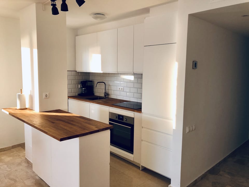 Modern kitchen with kitchen island