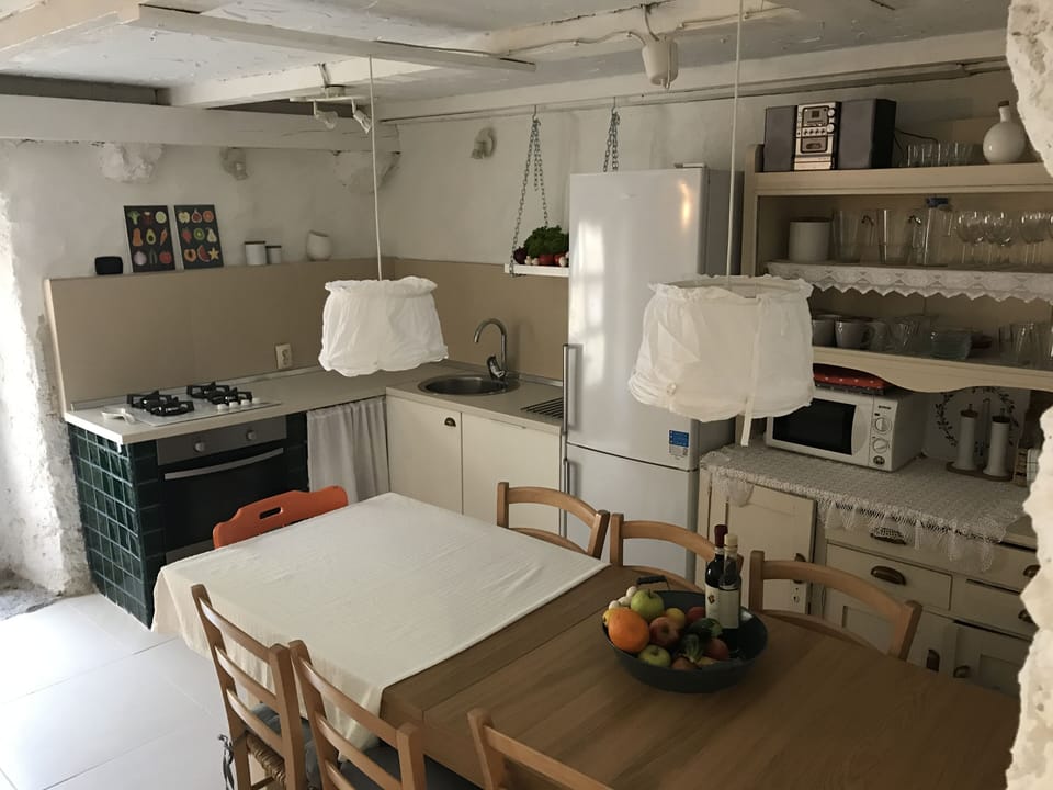 Full equipped kitchen with dining area overlooking the pool
