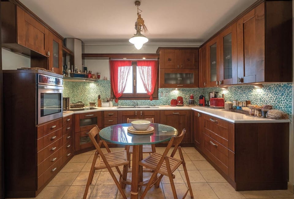 Fully equipped rustic-style kitchen