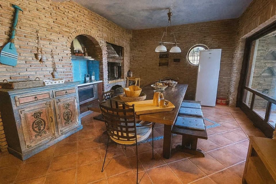 Cozy dining room with traditional design