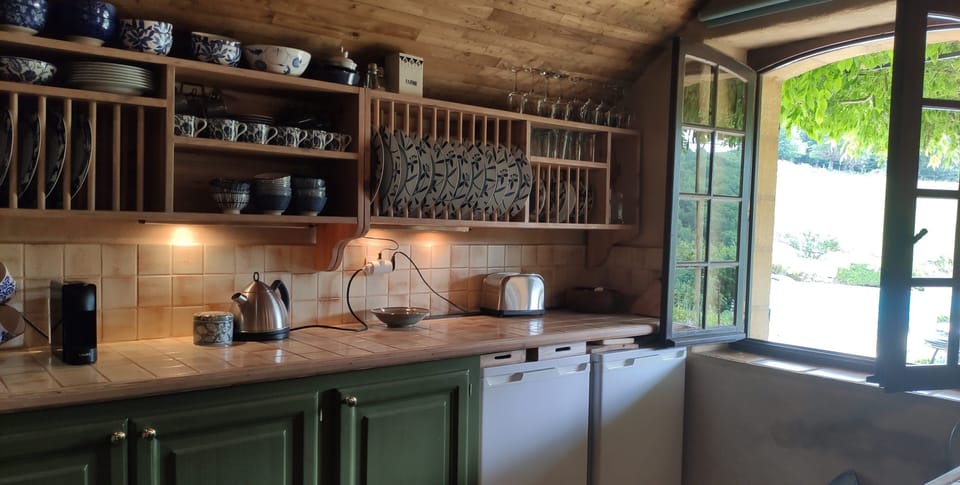 KITCHEN Nespresso, kettle,toaster 2 fridges, microwave, dish washer pool view

