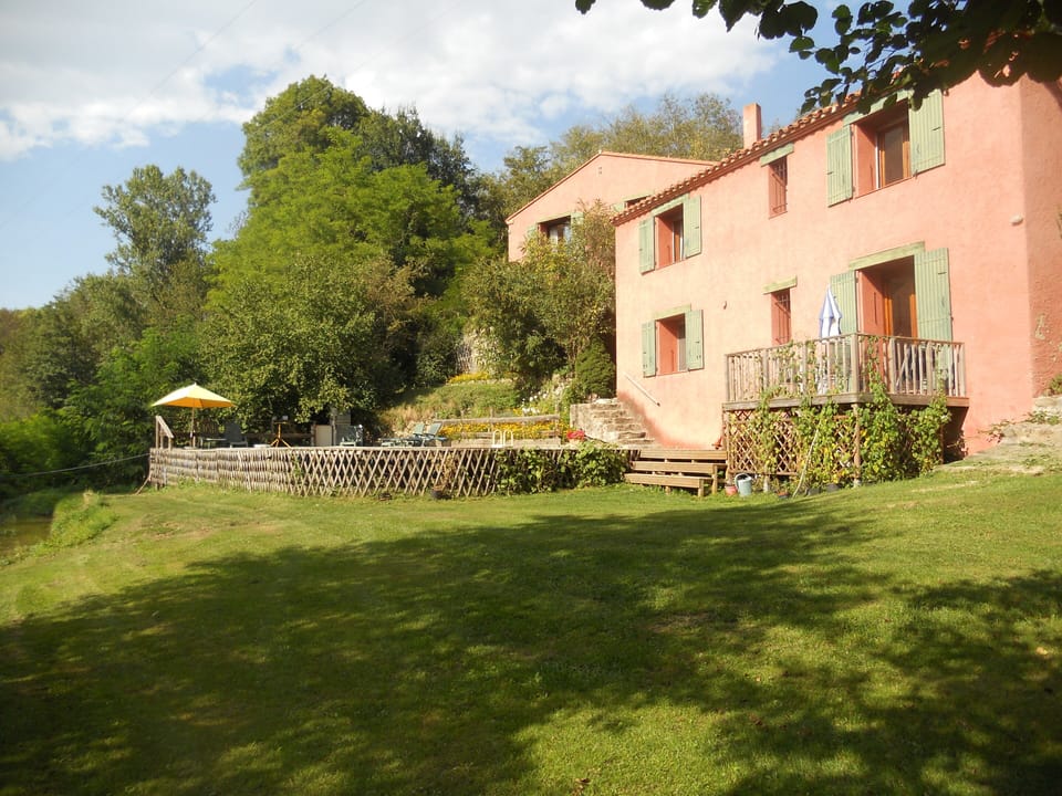 Guest house by the pool
