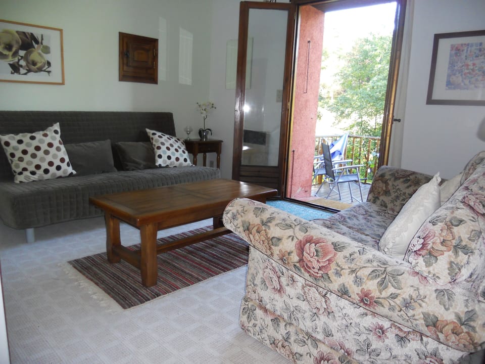 Lounge with sofa bed
