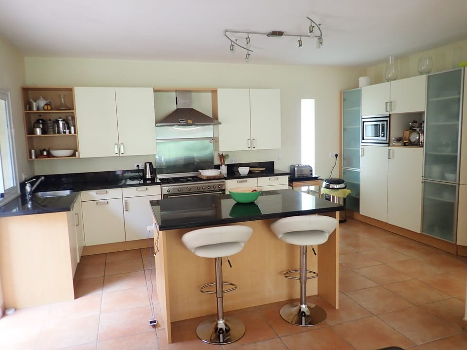 Kitchen diner, Smeg oven, double fridges  
& fridge/freezer in utility room. 