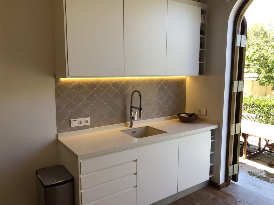 Kitchen (Bosch dishwasher)