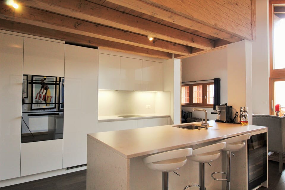 Kitchen, bar, wine fridge