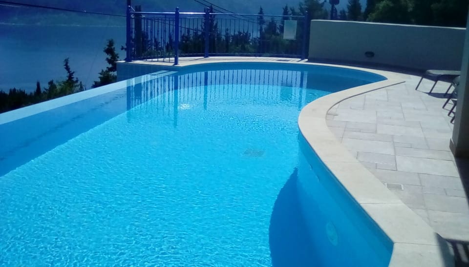 Infinity pool