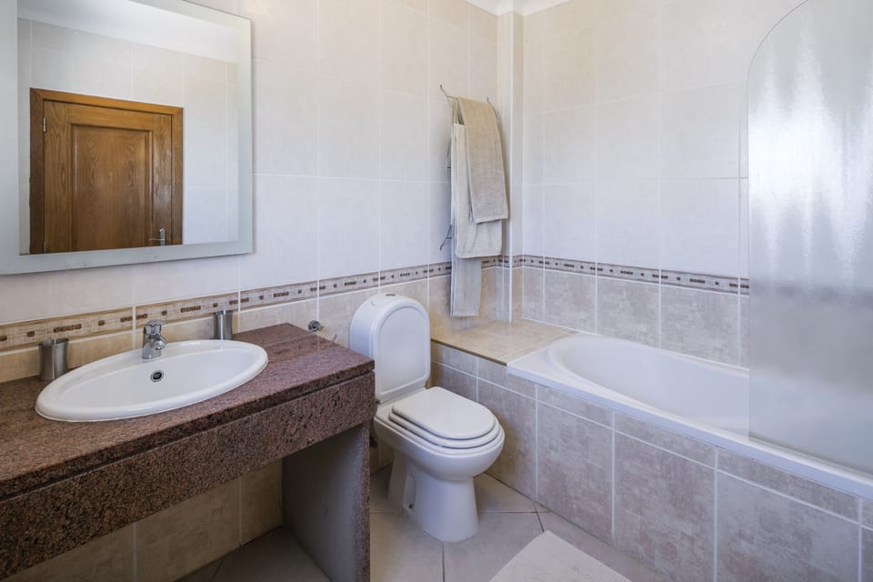 Ensuite to master bedroom.