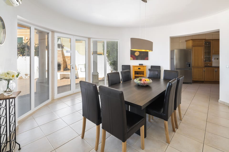 Large, circular dining room open plan to kitchen and lounge for sociable living.