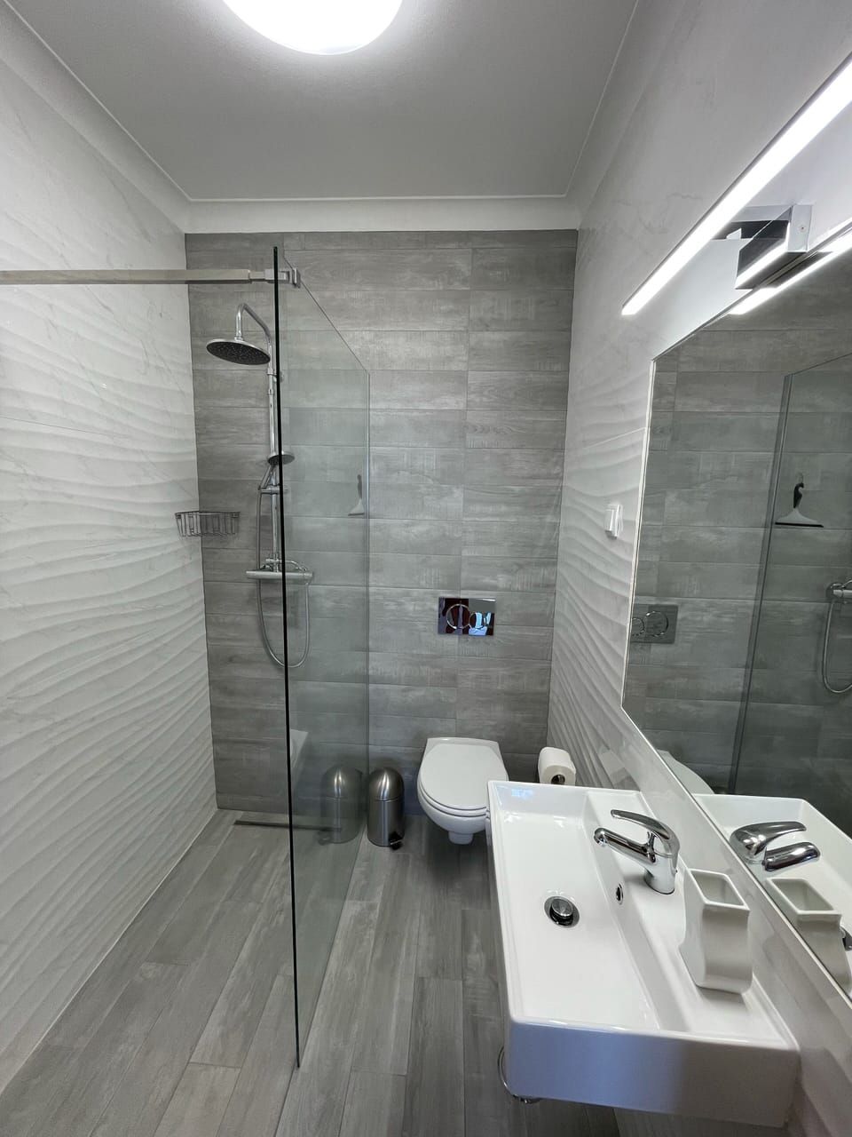 Bedroom 3 en-suite.