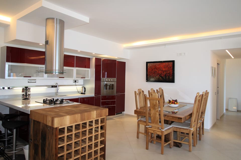 Modern, open-plan kitchen.