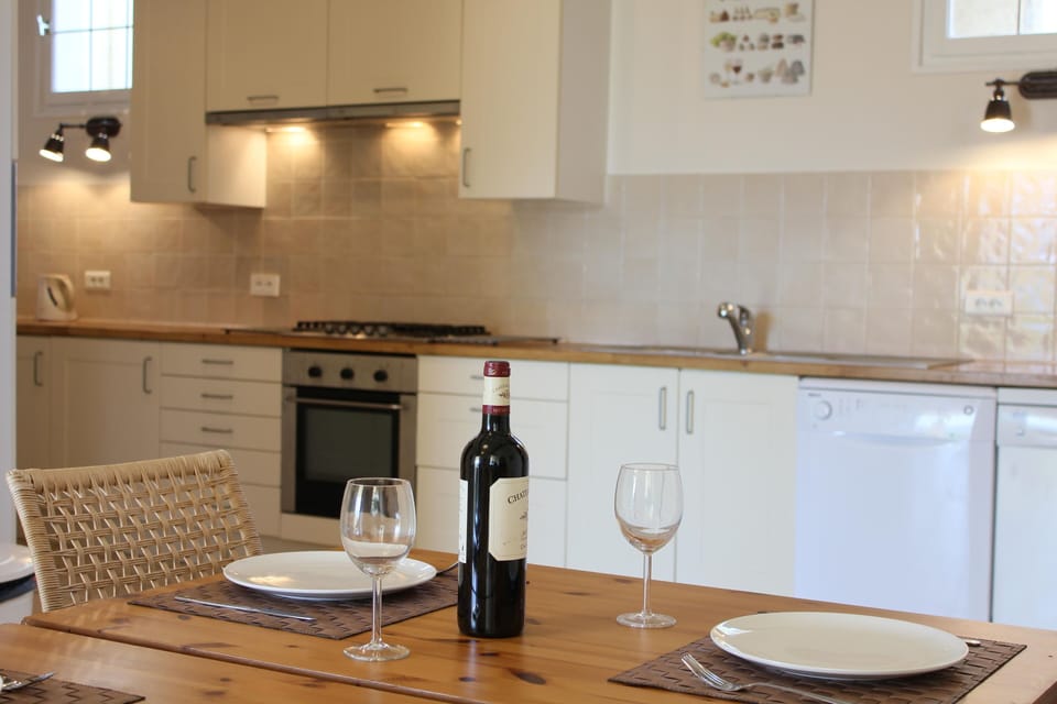 Dining area/kitchen