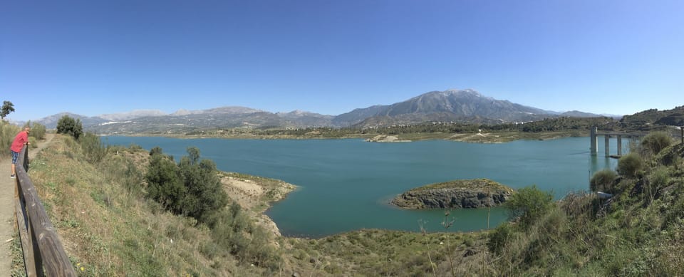 Beautiful Lake Vinuela, a few minutes drive, water activities are available too!