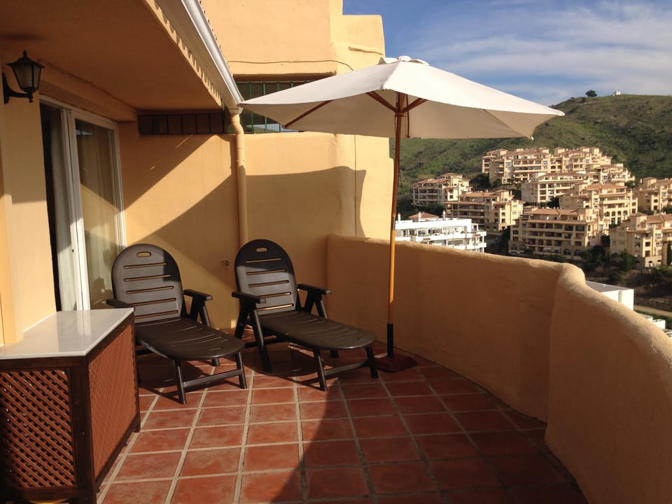 SUNNY TERRACE