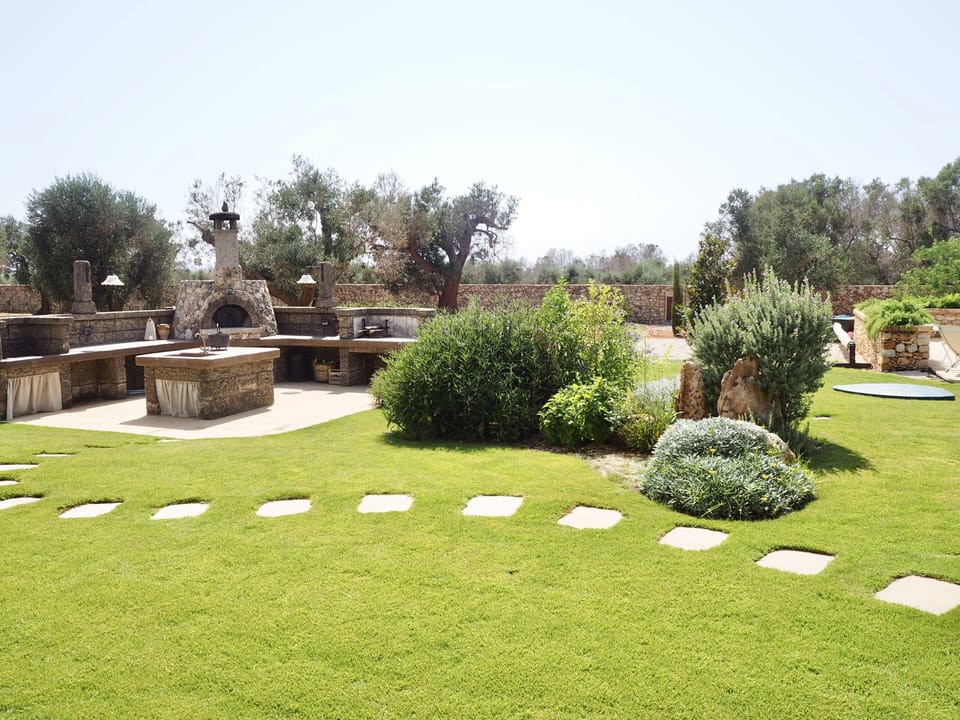 View on the outdoor kitchen/barbecue/pizza oven and frying area