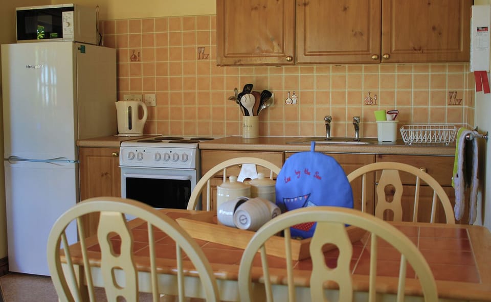 Full kitchen