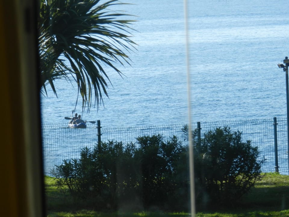 Living room to sea
