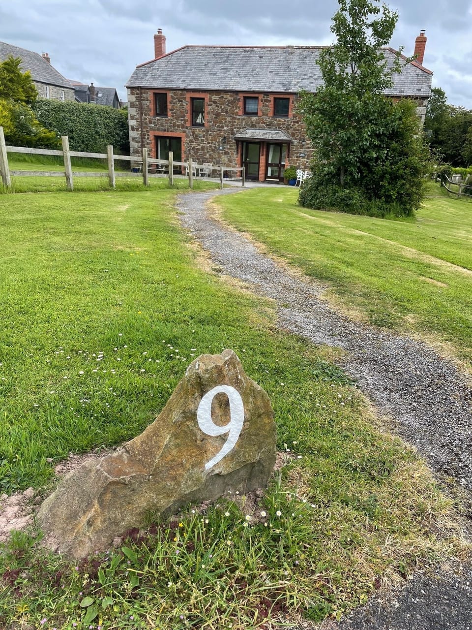 Rock Cottage approach.