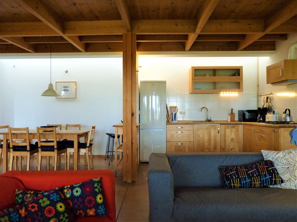 Casa Levante living-dining room with kitchen