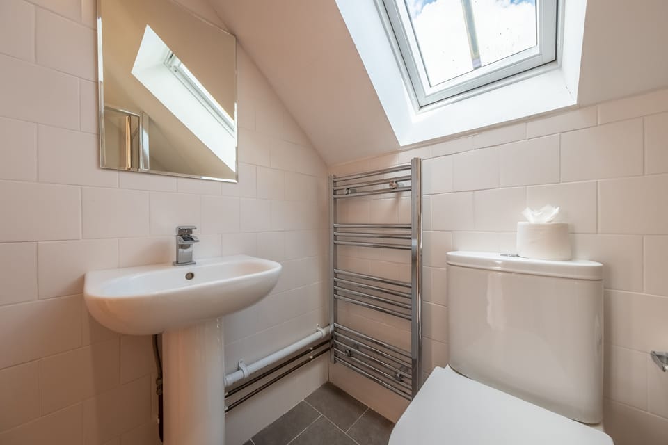 First floor: En suite bathroom