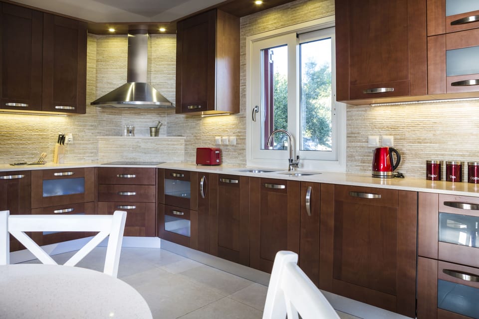 Well equipped closed kitchen
