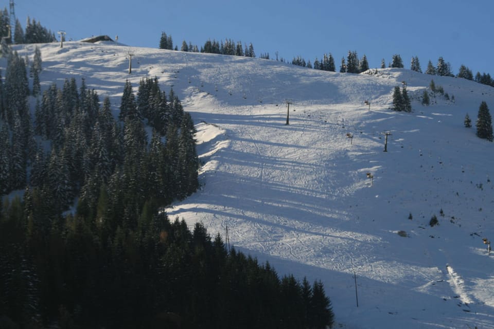 Zoomed in view of Hochmais ski run from lounge