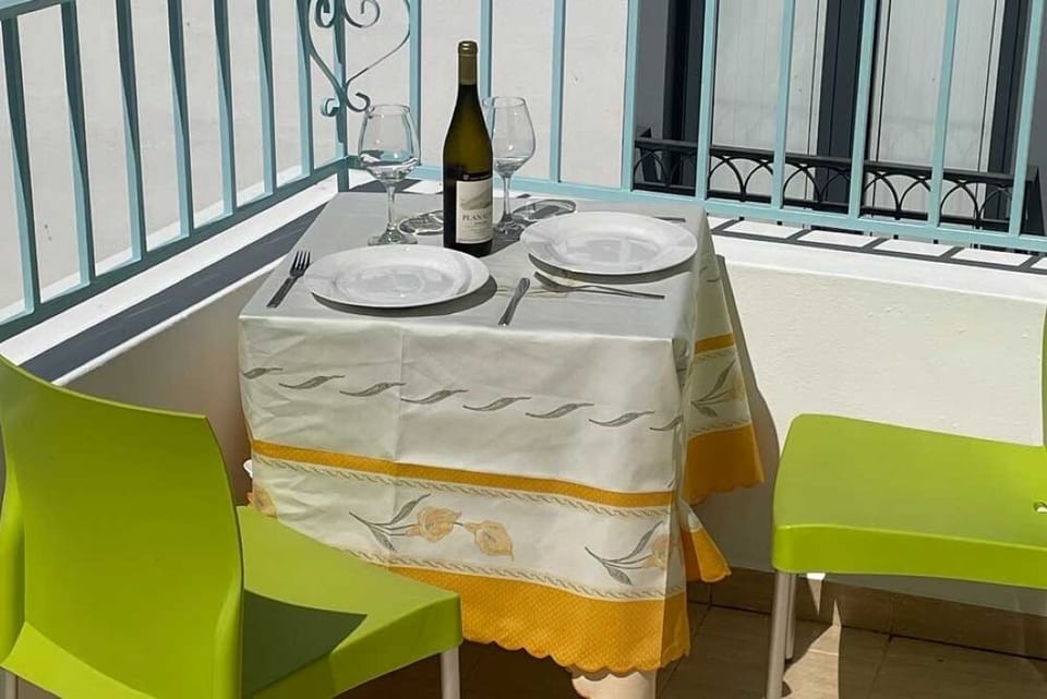 Lower roof terrace and barbecue area