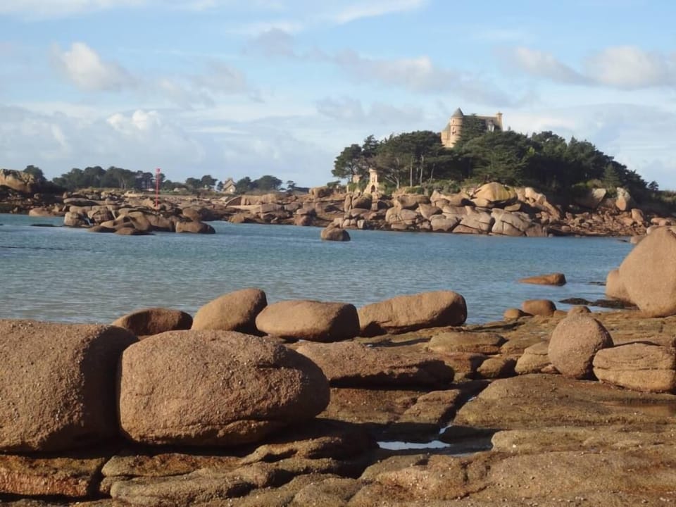 St Guirec beach - Tregastel (30 mn by car)