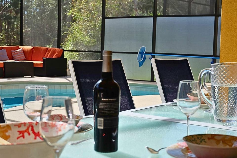 Cheers all! Outside dining is what a Floridian holiday is all about.