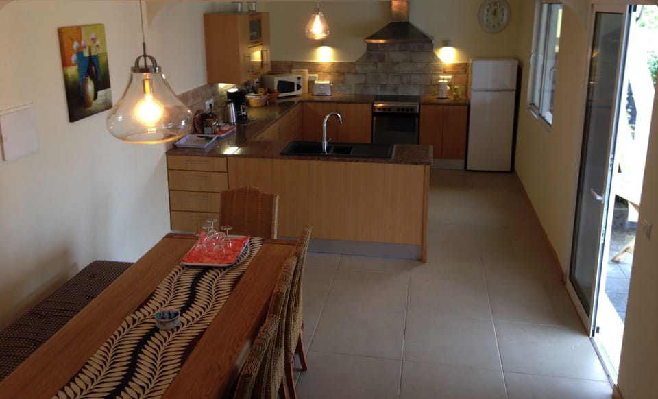 Kitchen & Dining area