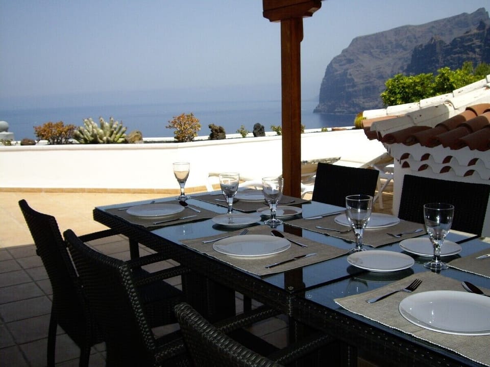 Alfresco 8 Seat Shaded External Dining Area with Sensational Sea Views