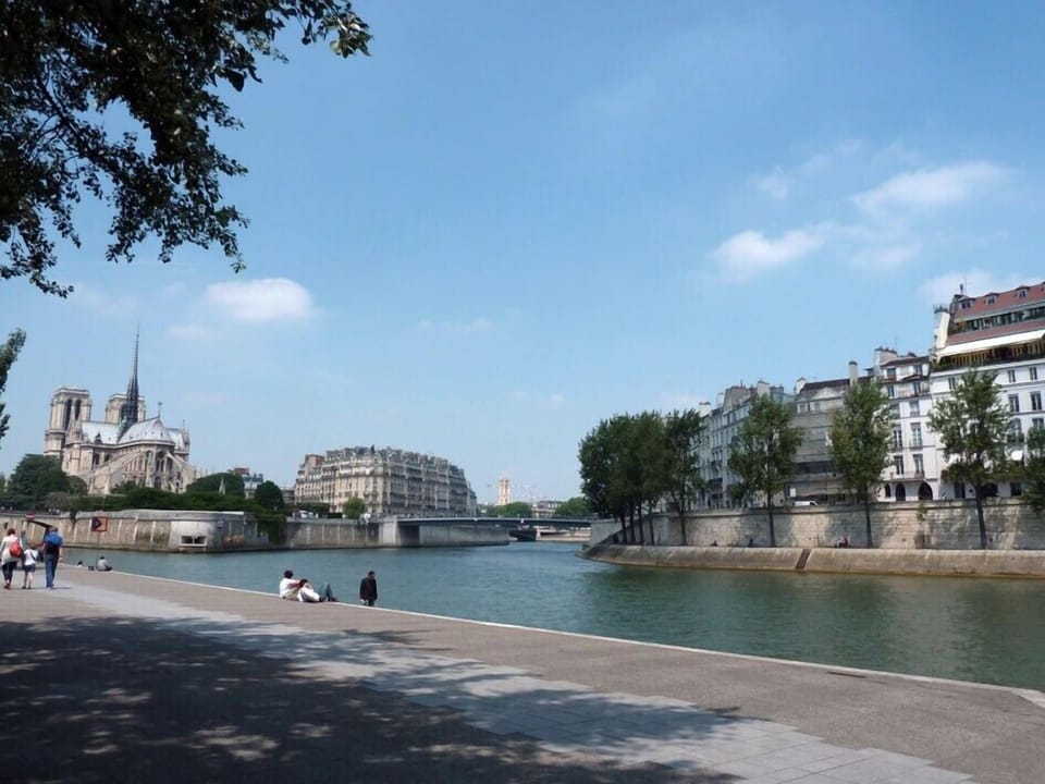 The islands: Saint-Louis on the right