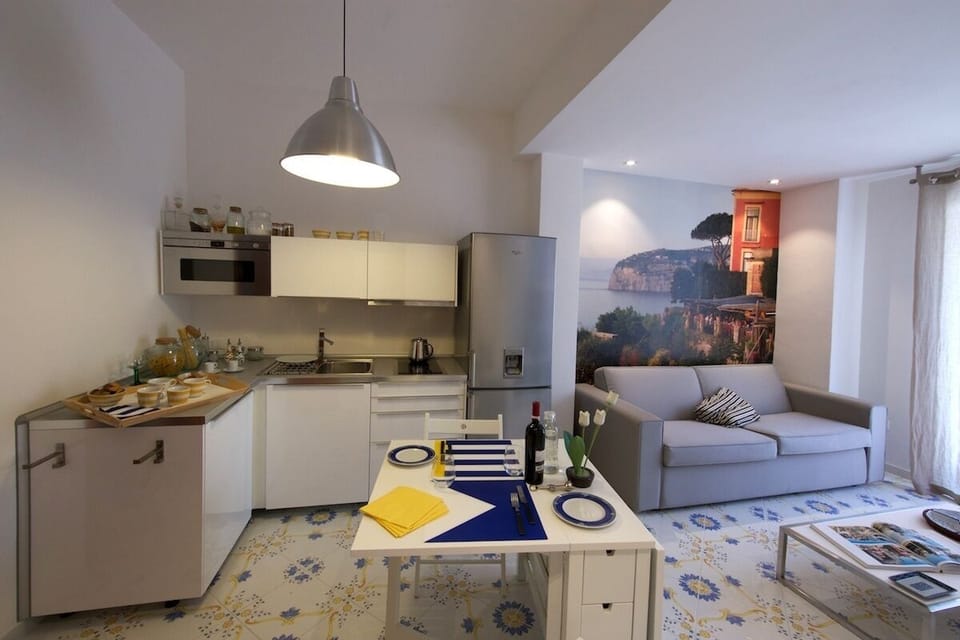 Fully equipped kitchen with microwave, large fridge and freezer, cooffee machine