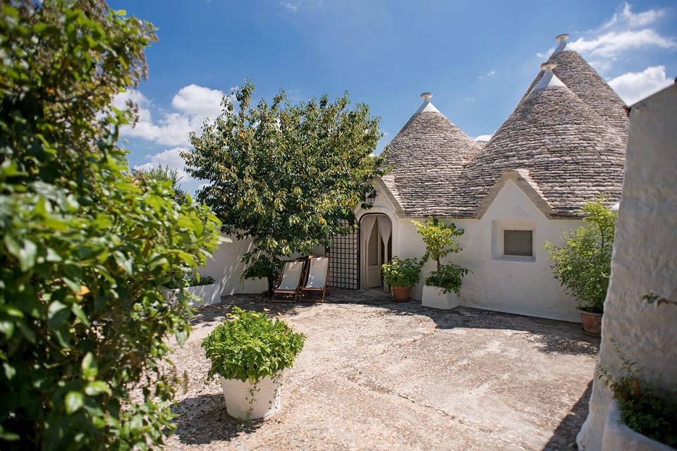 Beautifully renovated trullo with private infinity pool