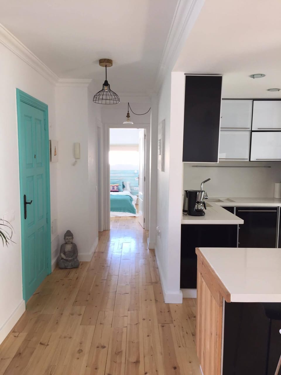 main floor hall to bed rooms