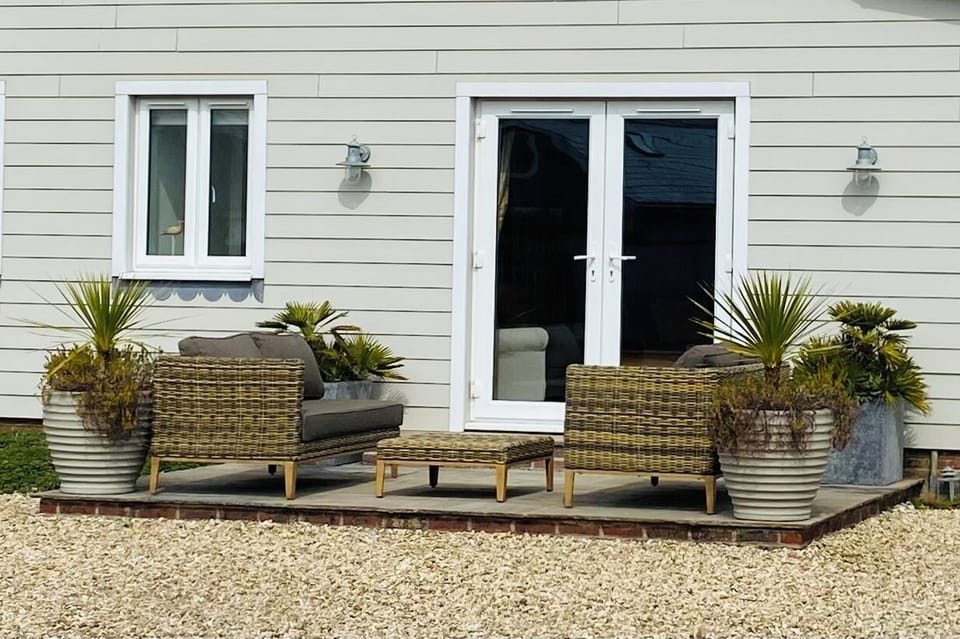 Cosy southern terrace, easy access to beach & private parking for several cars.
